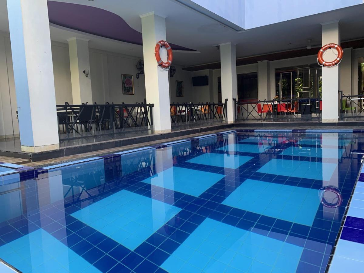 Pacific Hotel アンボン エクステリア 写真
